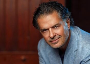 راغب علامة يتوعد هؤلاء بالقانون!