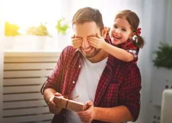 علاقة الأب وابنته.. دليلك لتكون بطلها الأول