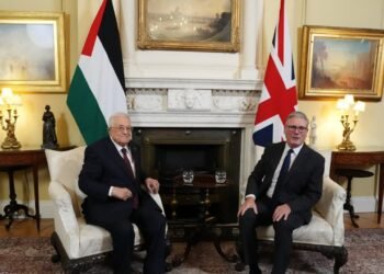 عباس يرحب ويطالب بالإعمار.. دلالات الاعترافات التاريخية بـ فلسطين