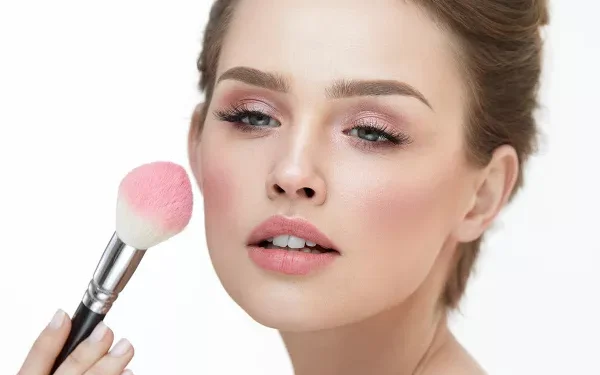 مكياج خريف 2025.. دليلك للجمال الطبيعي