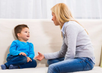 كيف تتعامل مع عبارة لا أحبك من طفلك؟