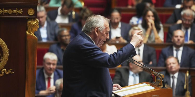 سقوط حكومة بايرو في البرلمان الفرنسي يفتح باب الأزمة على مصراعيه