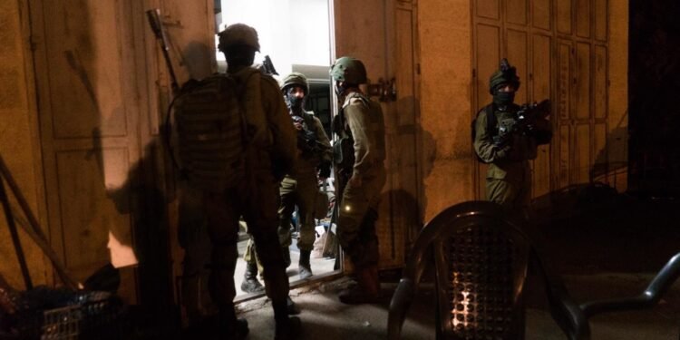 إسرائيل تقمع الجامعات الفلسطينية.. ما وراء اقتحام جامعة بيرزيت