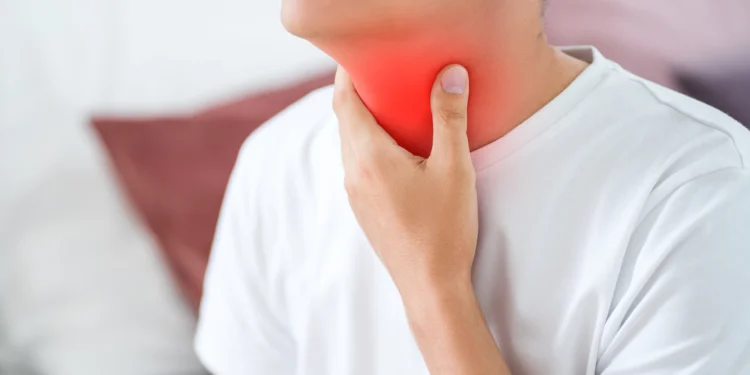 حرقة الحلق.. متى تصبح إشارة لمرض خطير؟