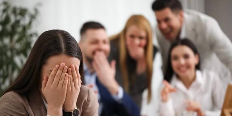 التنمر الوظيفي.. خطوات عملية لحماية صحتك النفسية