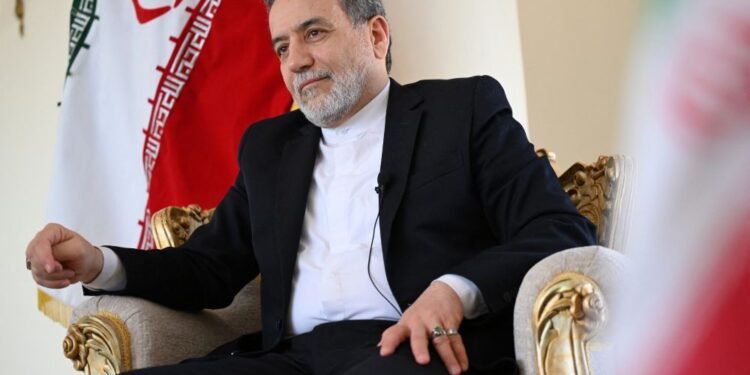 إيران تراقب ساعة العقوبات.. أسبوع حاسم لإنقاذ المفاوضات