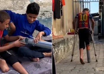 صورة تهز العالم.. حكاية الطفل “راتب” رمز الصمود في غزة