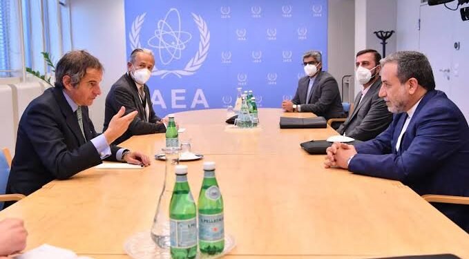 عراقجي يجتمع مع “الوكالة الذرية” في القاهرة.. هل يفتح اللقاء باب التفاهم النووي؟