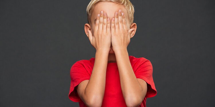 عناد الأطفال.. كيفية تعديل السلوك بهدوء وذكاء