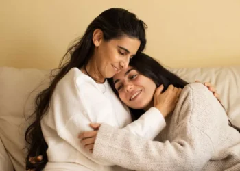 أمهات جيل Z.. الأمومة برؤية مختلفة وأكثر وعياً