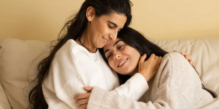 أمهات جيل Z.. الأمومة برؤية مختلفة وأكثر وعياً