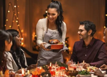 أخطاء شائعة.. إتيكيت حضور دعوات العشاء