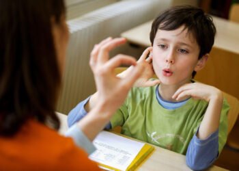 تأتأة الأطفال... علامات مبكرة ودور الأهل في العلاج