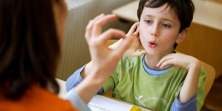 تأتأة الأطفال... علامات مبكرة ودور الأهل في العلاج