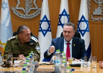 وزير الدفاع الإسرائيلي يتجاهل المقترح الأمريكي ويهدد بتدمير غزة