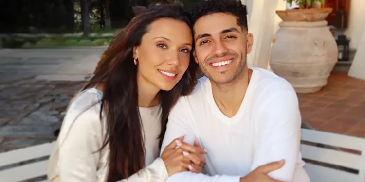 زوجة مينا مسعود تثير الجدل.. ما سر الكرسي المتحرك؟