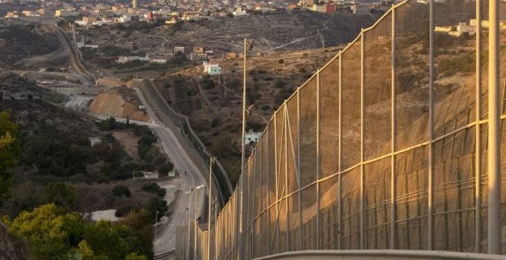 مليلية في قلب العاصفة: زيارة وفد أطلسي تفتح ملفاً تاريخياً حساساً بين المغرب وإسبانيا