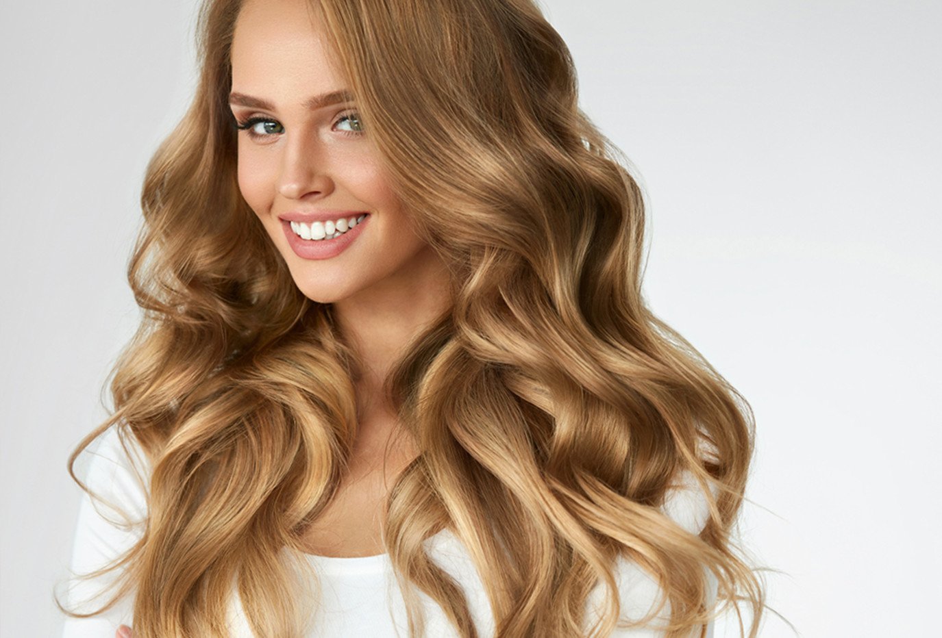 موضة الشعر لـ خريف 2025.. 5 درجات تمنحك إطلالة فاخرة