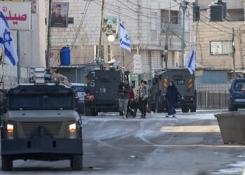 الضفة عالقة بين الاحتلال والمقاومة