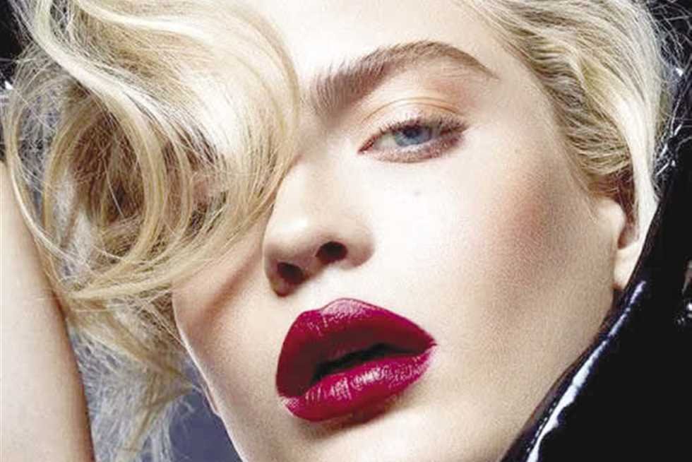 العيون الجريئة والملونة