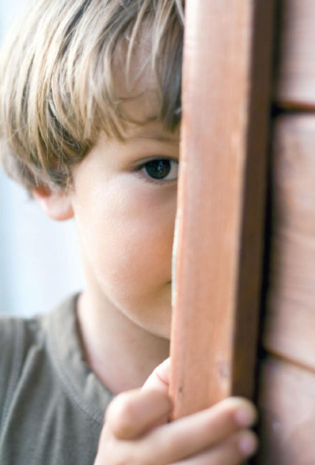 الخجل عند الأطفال.. أسرار ذكية لدعم طفلك الخجول اجتماعياً