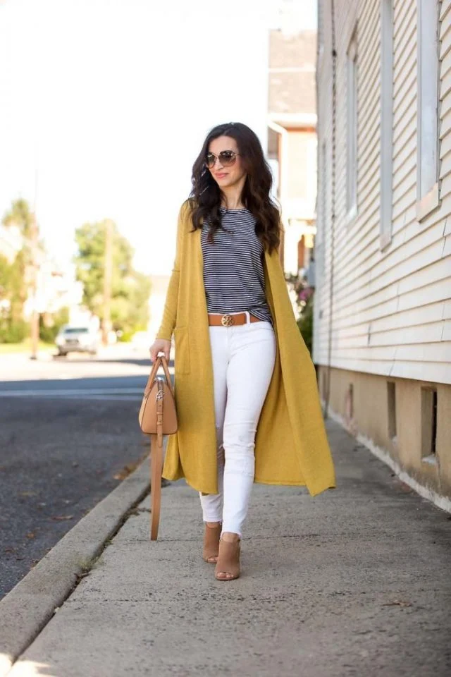 موضة شتاء 2025.. الجينز الأبيض نجم أناقتك هذا العام