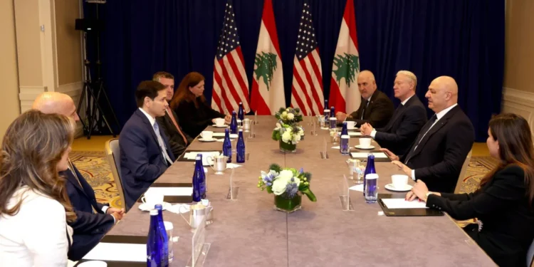 الغموض الأميركي يعمق الانقسام اللبناني.. هل تنجح مبادرة “عون” في كسر الجمود؟