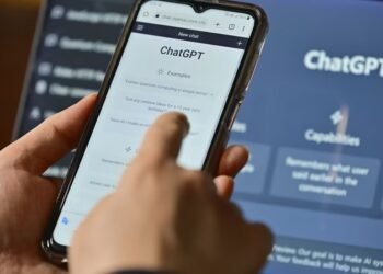 شات جي بي تي يفاجئ الجميع بـ محادثات جماعية