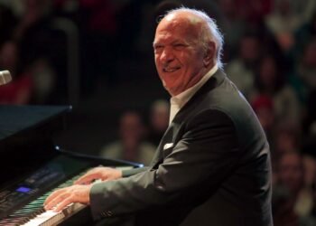 عمر خيرت يثير قلق جمهوره.. تطورات حالته الصحية