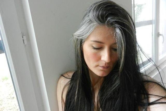 وصفات طبيعية لعلاج الشعر الأبيض وتغطية الشيب دون صبغة