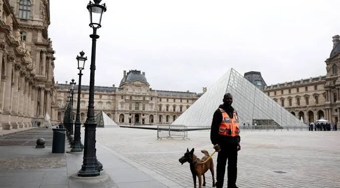 سرقة القرن في قلب باريس.. هل سقطت هيبة اللوفر أمام فوضى الثغرات الأمنية؟
