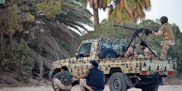 الهجرة والتهريب والتمرد.. لماذا يصعب ضبط الحدود الجنوبية لليبيا؟