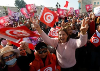 تونس تغلي من جديد.. هل يتكرر سيناريو الربيع العربي مرة أخرى؟