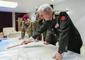 ليبيا بين الحراك الشعبي والحسم العسكري.. قراءة في دلالات تهديدات «حفتر»