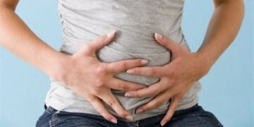 علاج التخمة.. أفضل مشروبات لتهدئة المعدة فوراً