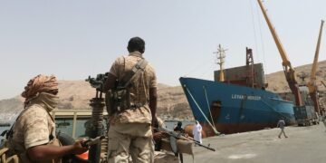مشهد يمني معقد.. آخر التطورات في حضرموت والمهرة