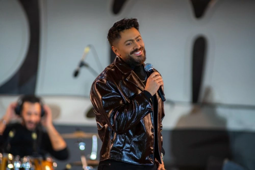 أول ظهور لـ تامر حسني بعد جراحة ألمانيا.. رسالة مؤثرة للجمهور