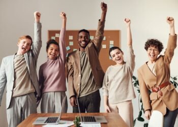 تطوير الذات.. كيفية تحويل نقاط الضعف لمصادر قوة