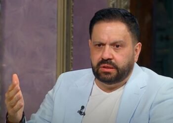 حقيقة الحالة الصحية للفنان إدوارد بعد ظهوره بكرسي متحرك