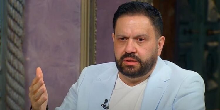 حقيقة الحالة الصحية للفنان إدوارد بعد ظهوره بكرسي متحرك