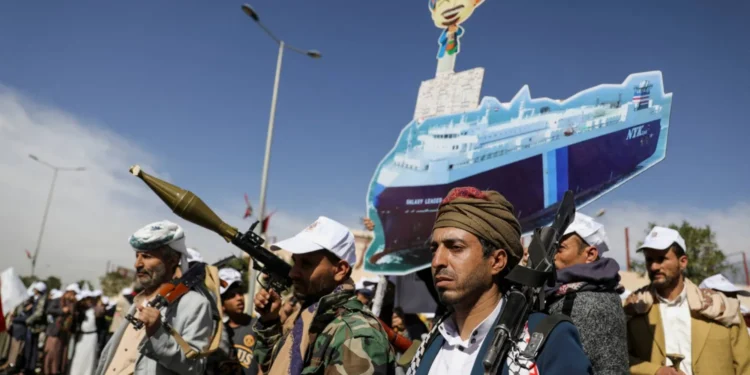 الشرعية تحشد القوى.. هل ينجح اليمنيون في هزيمة الانقلاب؟