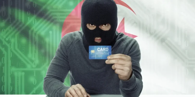 تفكيك 32 شبكة نصب.. كيف تواجه الجزائر الاحتيال الإلكتروني؟
