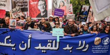 الطوارئ والمحاكمات يعمقان الجدل السياسي في تونس