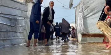 أمطار وبرد وخيام تغرق.. شتاء غزة القاسي يضاعف مأساة النازحين