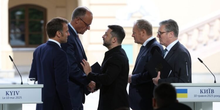 زيلينسكي يتلقى تحذيرات أوروبية من احتمال تراجع الدعم الأميركي