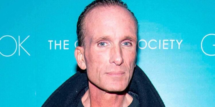 من هو بيتر غرين وسبب وفاته؟ عُثر بجانبه على رسالة غامضة