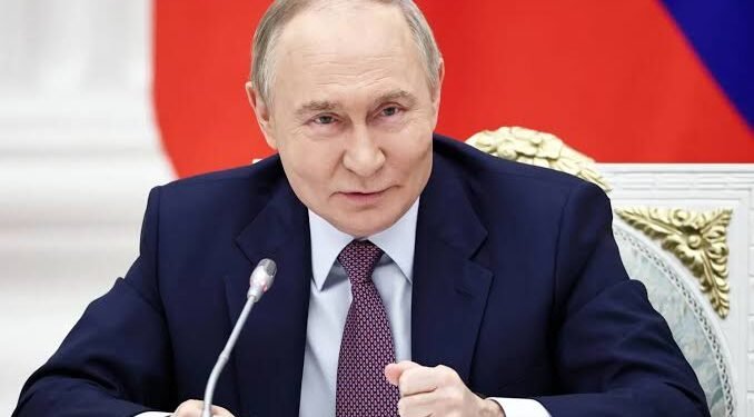 مفاوضات معقدة على طاولة النار.. موسكو تعترف: طريق الحل في أوكرانيا ليس سهلا