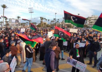 احتجاجات أمام المصارف.. لماذا تتكرر أزمة السيولة في ليبيا؟