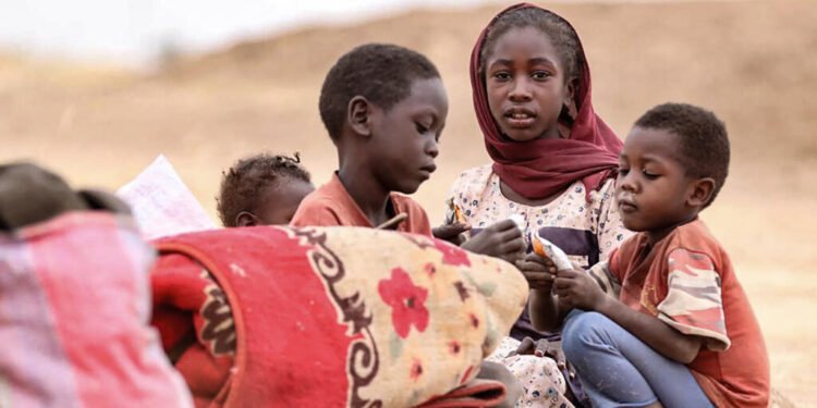 أكبر موجة نزوح.. هل ينجو أطفال السودان من كارثة إنسانية؟