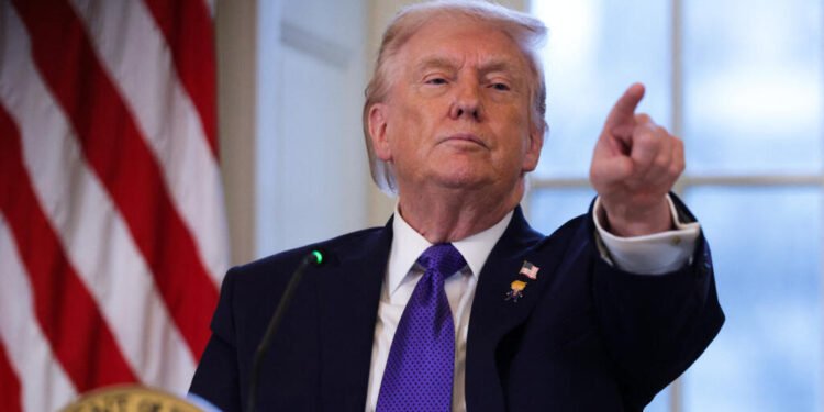 ترامب يهاجم رئيس مجلس الاحتياطي الفيدرالي… الدولار على المحك